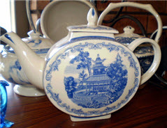 Blue and White Teapot by wasmmum