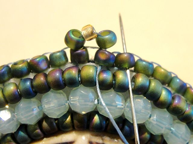 Your Guide to Seed Bead Stitches - Artbeads Blog